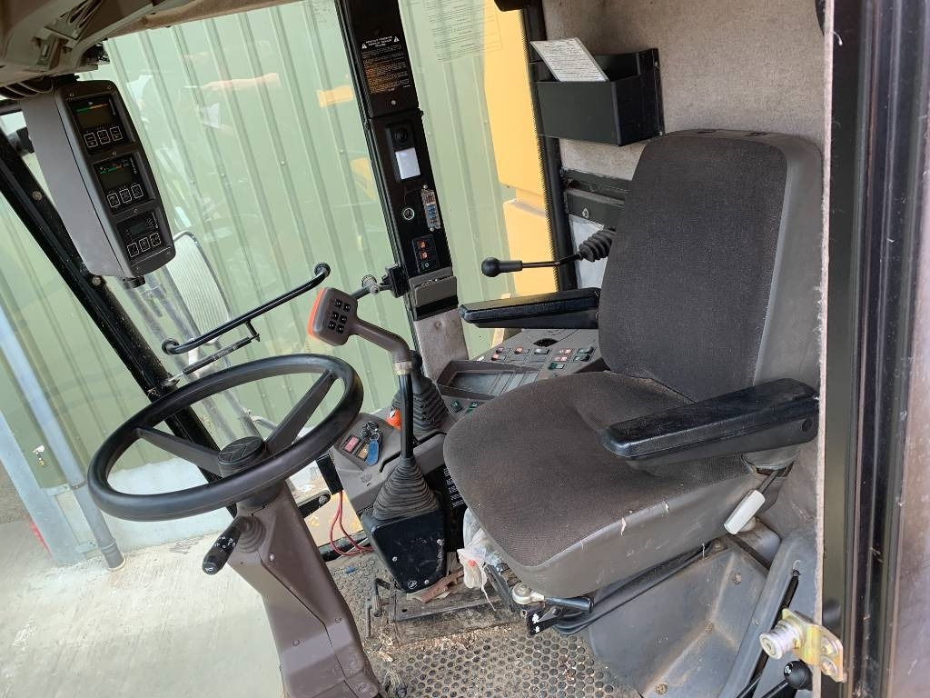 New Holland TL58i Combine - حصادة شاملة: صور 4 New Holland TL58i Combine - حصادة شاملة: صور 4