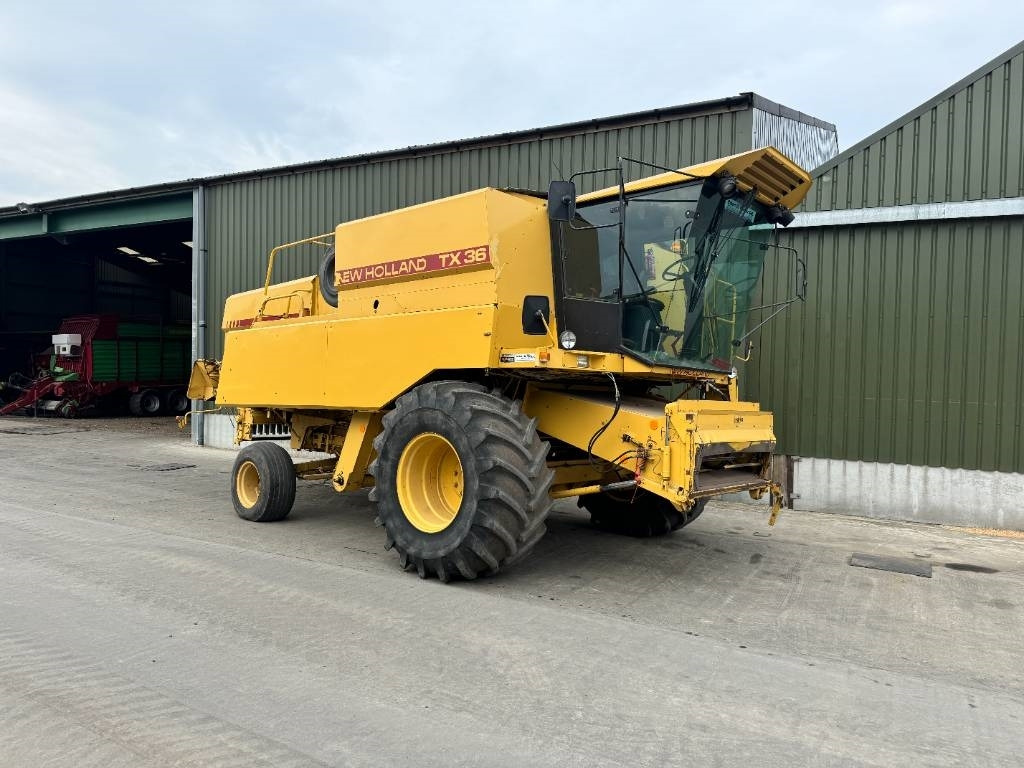 New Holland TX 36 - حصادة شاملة: صور 1 New Holland TX 36 - حصادة شاملة: صور 1