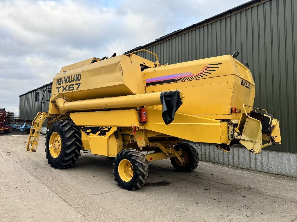 New Holland TX 67 - حصادة شاملة: صور 2 New Holland TX 67 - حصادة شاملة: صور 2