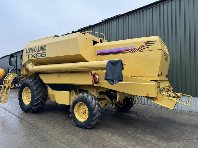 New Holland TX66 c/w 20ft Header - معدات آلة حصاد: صور 4 New Holland TX66 c/w 20ft Header - معدات آلة حصاد: صور 4