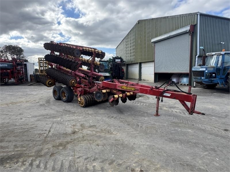 Vaderstad 820 Carrier  - الآلات والماكينات الزراعية: صور 1 Vaderstad 820 Carrier  - الآلات والماكينات الزراعية: صور 1