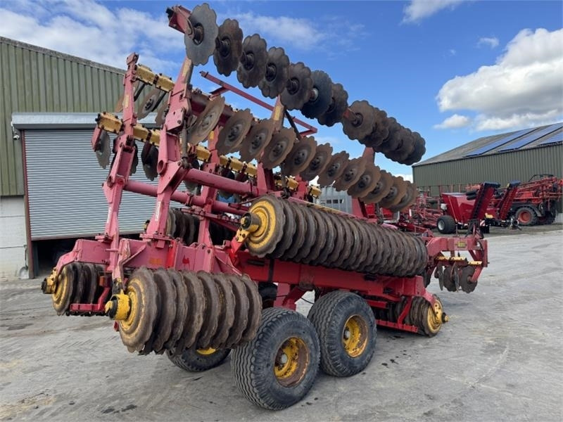 Vaderstad 820 Carrier  - الآلات والماكينات الزراعية: صور 2 Vaderstad 820 Carrier  - الآلات والماكينات الزراعية: صور 2