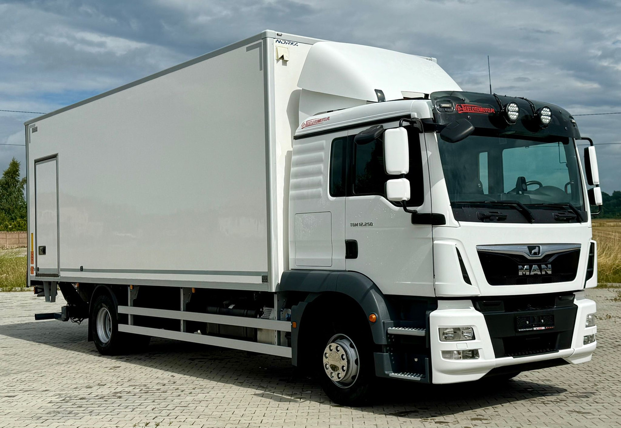 MAN TGM 12.250 / TGL / IZOTERMA / WINDA / 18 EUROPALET / SYPIALKA / 2018 - متساوي شاحنة: صور 1 MAN TGM 12.250 / TGL / IZOTERMA / WINDA / 18 EUROPALET / SYPIALKA / 2018 - متساوي شاحنة: صور 1