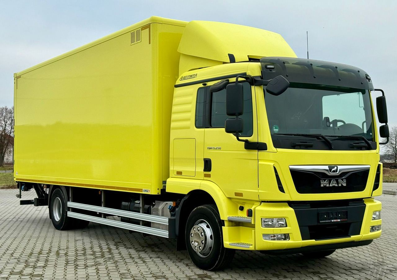 MAN TGM 15.250 / IZOTERMA / WINDA / 18 EUROPALET / ŁADOWNOŚĆ 7 615 KG / 150 TYŚ KM / AUTOMAT / JAK NOWY / 2020 ROK / KONTENER - متساوي شاحنة: صور 1 MAN TGM 15.250 / IZOTERMA / WINDA / 18 EUROPALET / ŁADOWNOŚĆ 7 615 KG / 150 TYŚ KM / AUTOMAT / JAK NOWY / 2020 ROK / KONTENER - متساوي شاحنة: صور 1