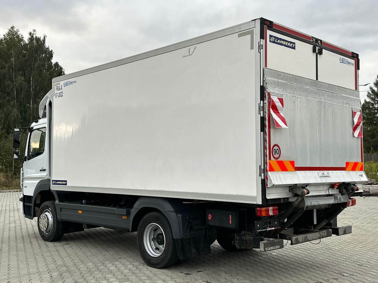 MERCEDES-BENZ ATEGO 1218 / CHŁODNIA / WINDA / 12 PALET / 5.10 M DŁUGOŚCI / AUTOMAT / LAMBERET / 5090 KG ŁADOWNOŚCI - مبردة شاحنة: صور 3 MERCEDES-BENZ ATEGO 1218 / CHŁODNIA / WINDA / 12 PALET / 5.10 M DŁUGOŚCI / AUTOMAT / LAMBERET / 5090 KG ŁADOWNOŚCI - مبردة شاحنة: صور 3