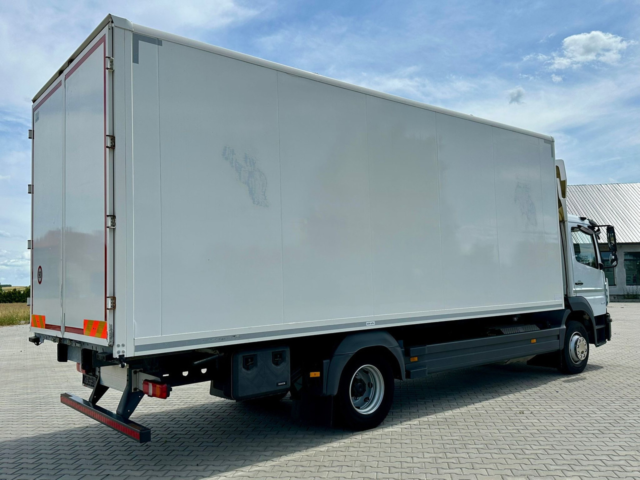 MERCEDES-BENZ ATEGO / 1221 / IZOTERMA / KONTENER / AUTOMAT / 230 TYS KM / 17 EUROPALET / 6.8 M DŁUGOŚCI / 2019 ROK - متساوي شاحنة: صور 3 MERCEDES-BENZ ATEGO / 1221 / IZOTERMA / KONTENER / AUTOMAT / 230 TYS KM / 17 EUROPALET / 6.8 M DŁUGOŚCI / 2019 ROK - متساوي شاحنة: صور 3