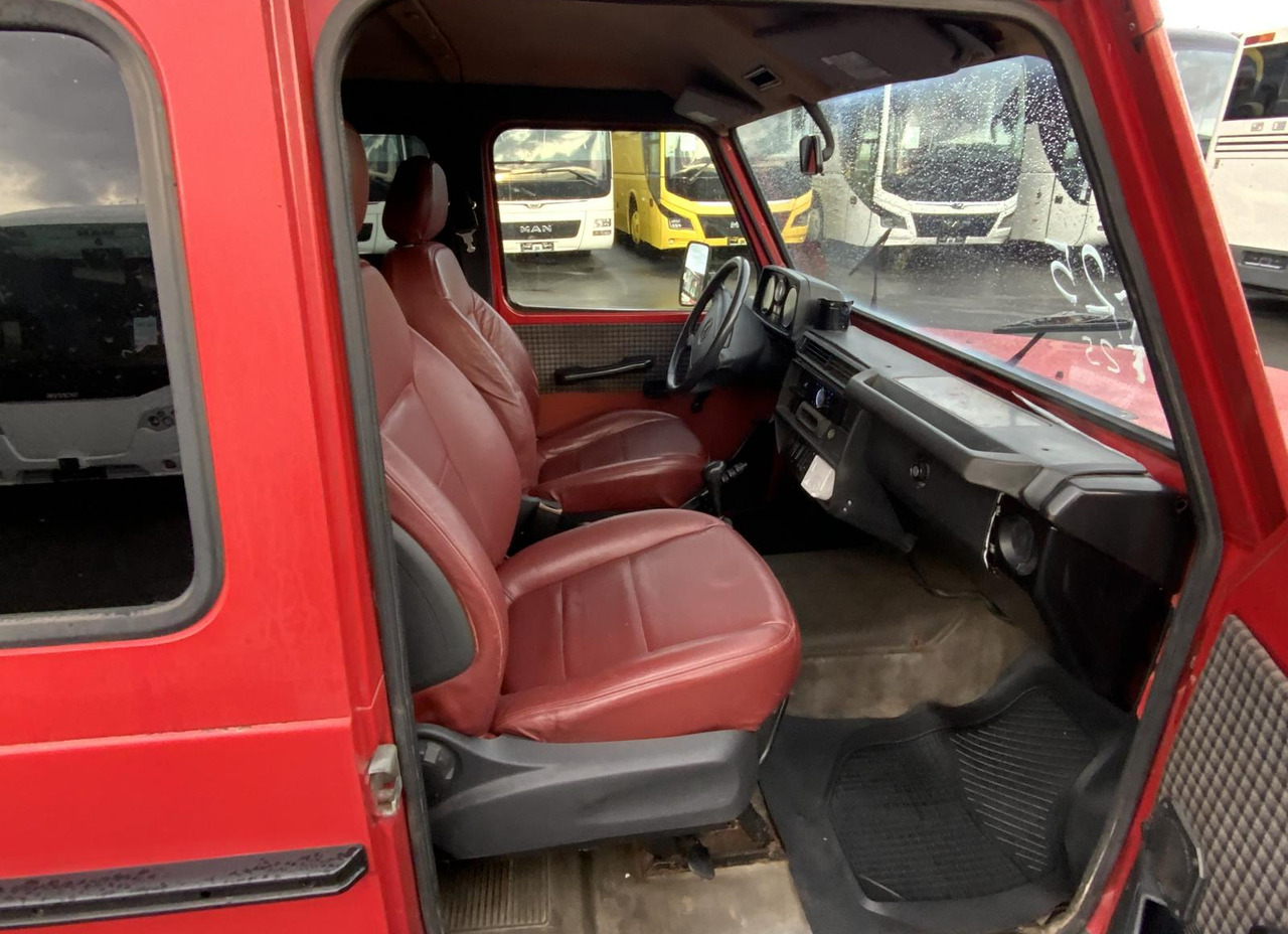 Mercedes-Benz G 300 - سيارة دفع رباعي: صور 5 Mercedes-Benz G 300 - سيارة دفع رباعي: صور 5