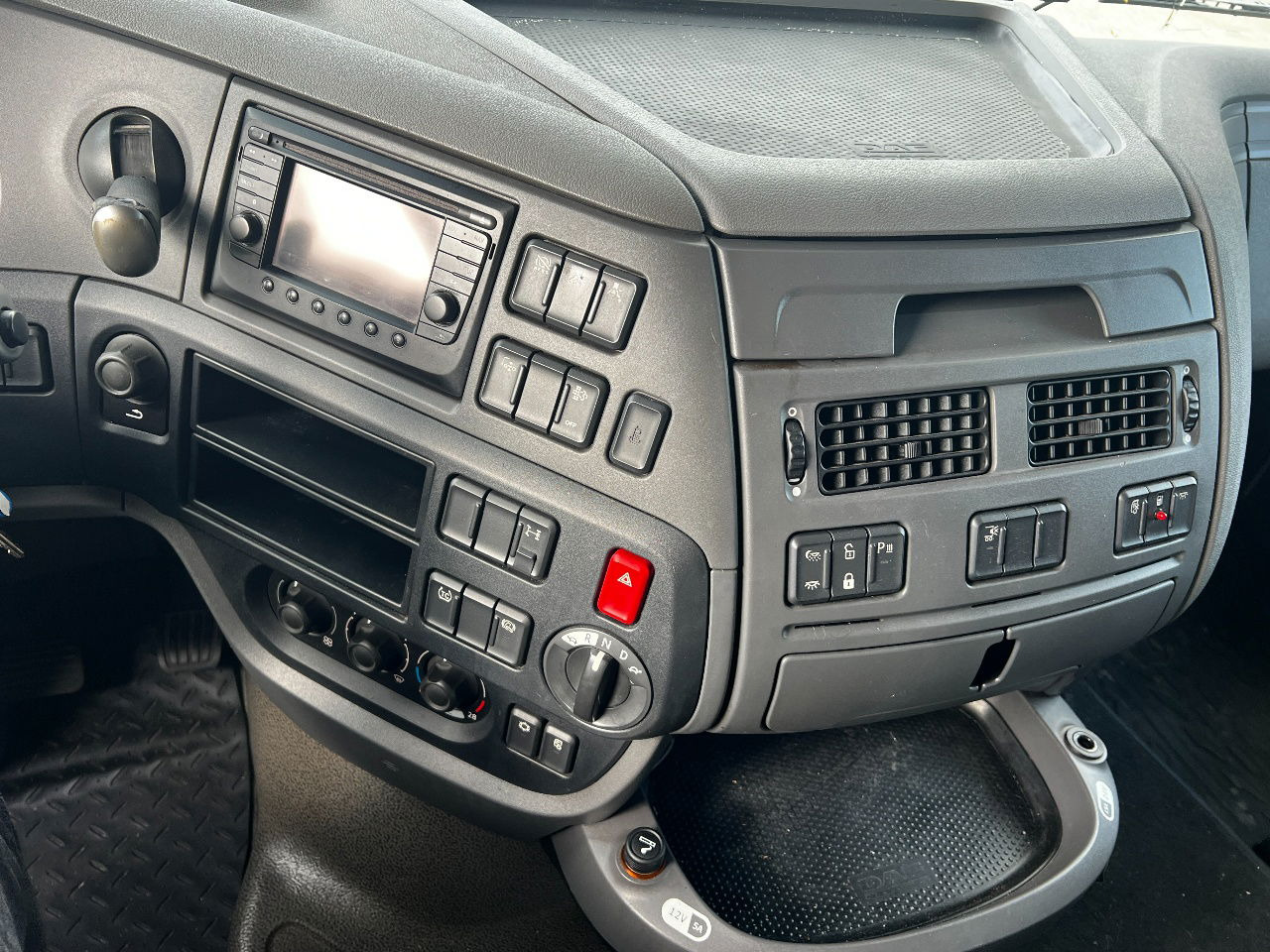 شاحنة جرار DAF XF 440 SSC, Full spoilers: صور 13