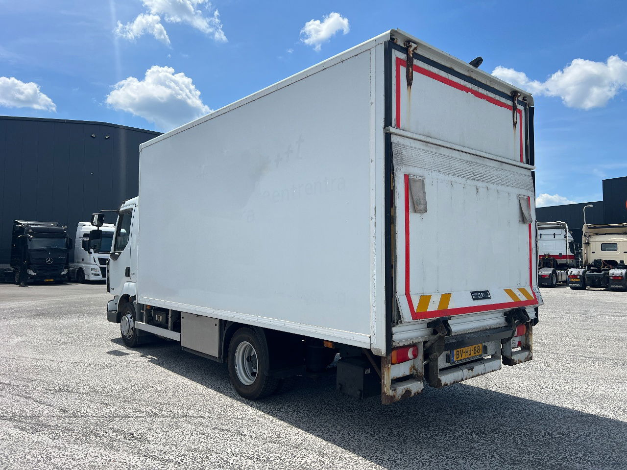 Renault Midliner 160 Manual - بصندوق مغلق شاحنة: صور 4 Renault Midliner 160 Manual - بصندوق مغلق شاحنة: صور 4