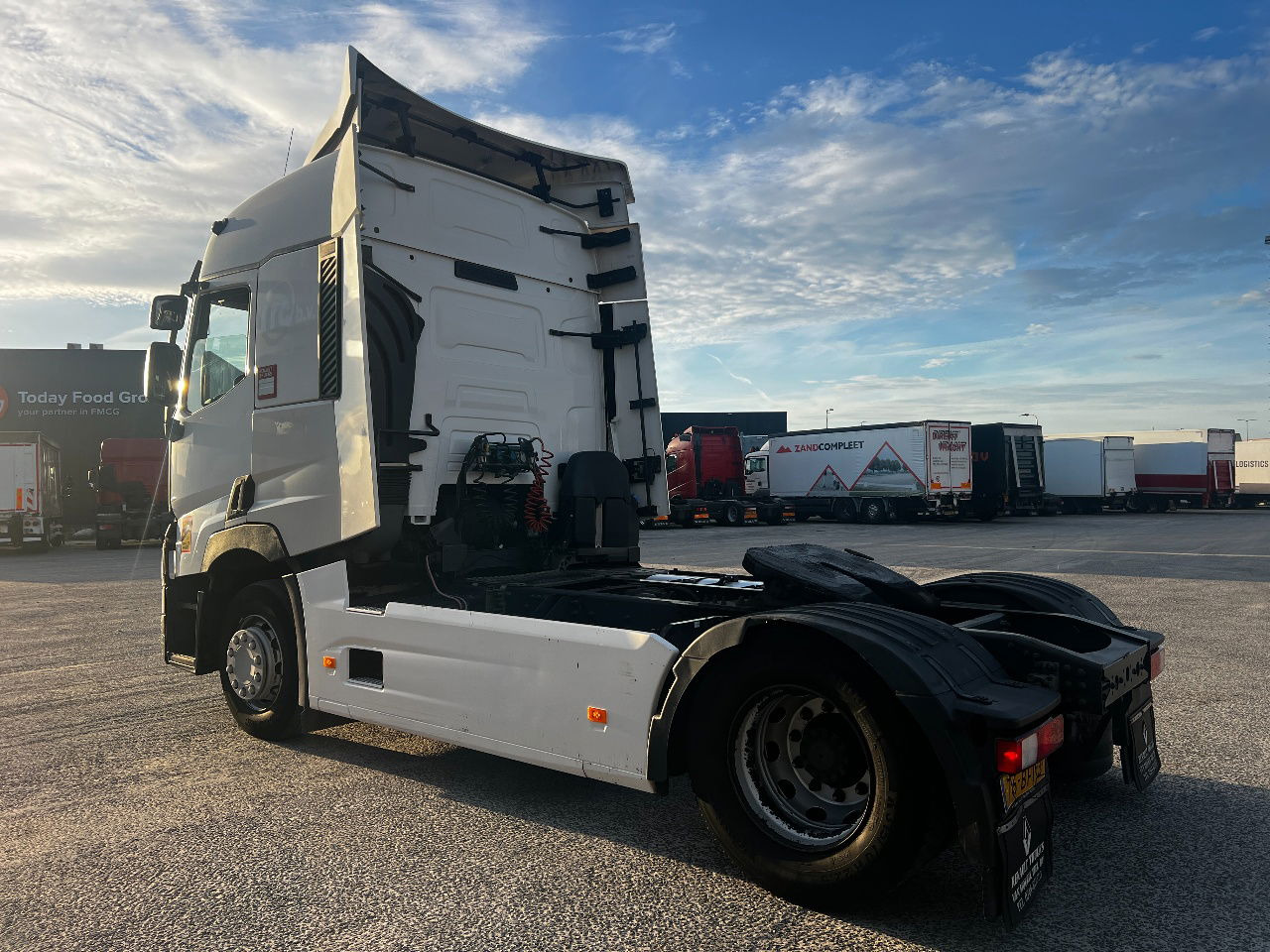 Renault T380 EUro 6, Full spoilers - شاحنة جرار: صور 4 Renault T380 EUro 6, Full spoilers - شاحنة جرار: صور 4