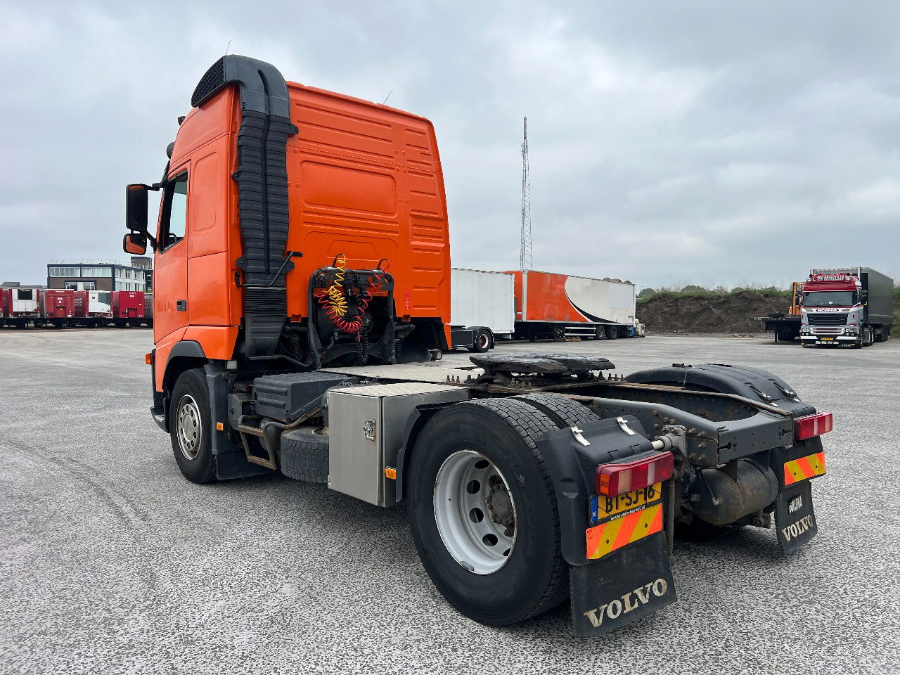 Volvo FH 13.400 Globetrotter, Euro 5 - شاحنة جرار: صور 4 Volvo FH 13.400 Globetrotter, Euro 5 - شاحنة جرار: صور 4