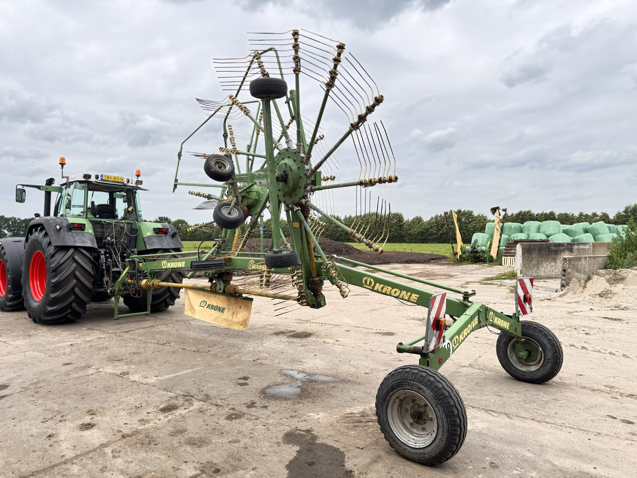 KRONE Swadro 810 - لمّامَة القش: صور 2 KRONE Swadro 810 - لمّامَة القش: صور 2