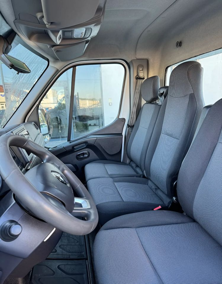 الشاحنات الصغيرة المسطحة Renault Master: صور 11