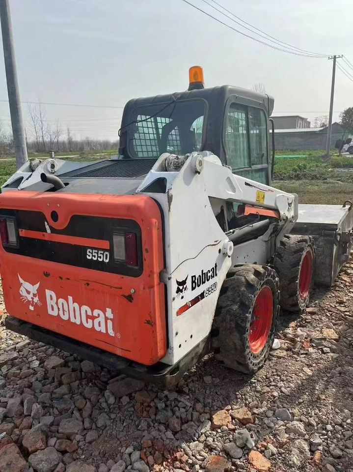 Bobcat S 550 - اللودر بعجل: صور 1 Bobcat S 550 - اللودر بعجل: صور 1
