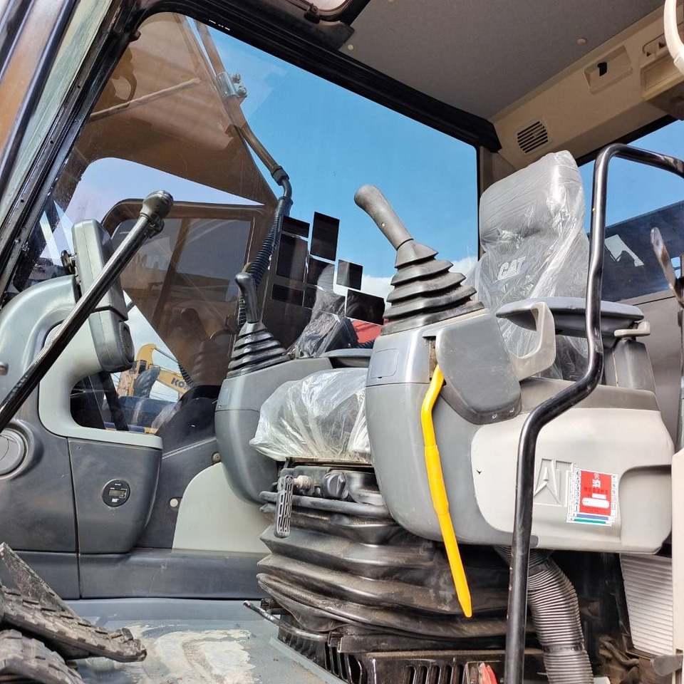 CAT 320 D2L - حفارات زحافة: صور 4 CAT 320 D2L - حفارات زحافة: صور 4