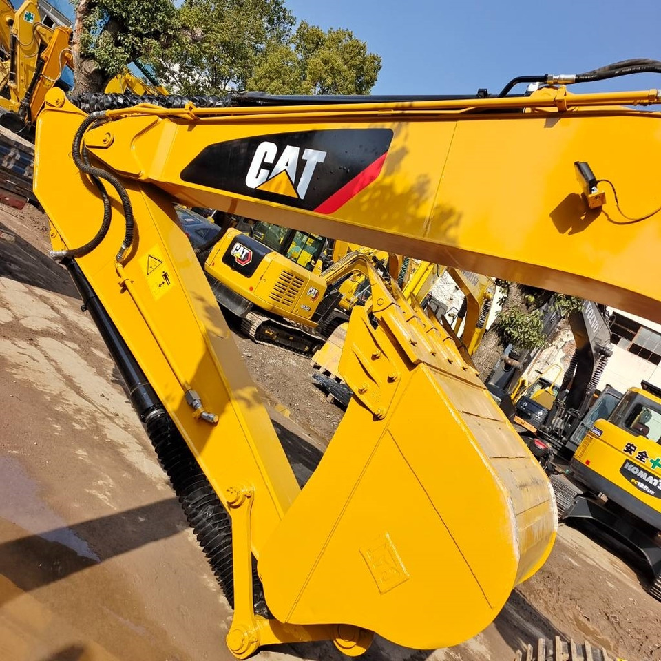 CAT 320 D2 - حفارات زحافة: صور 3 CAT 320 D2 - حفارات زحافة: صور 3