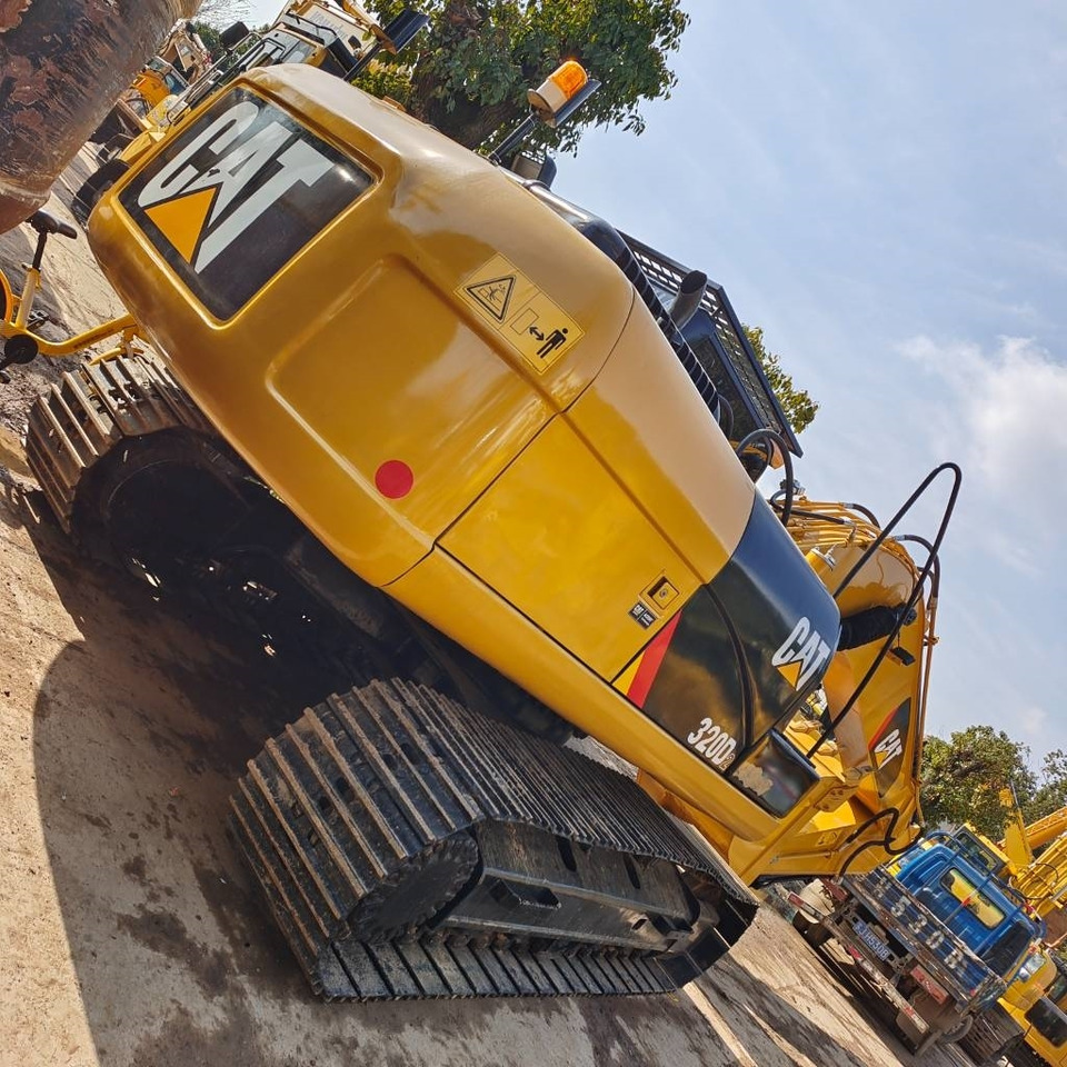 CAT 320 D2 - حفارات زحافة: صور 4 CAT 320 D2 - حفارات زحافة: صور 4