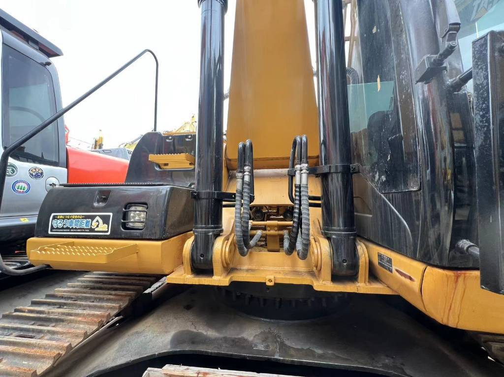 CAT 325 C - حفارات زحافة: صور 5 CAT 325 C - حفارات زحافة: صور 5