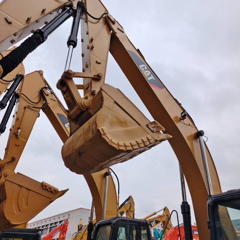 CAT 325 D - حفارات زحافة: صور 2 CAT 325 D - حفارات زحافة: صور 2