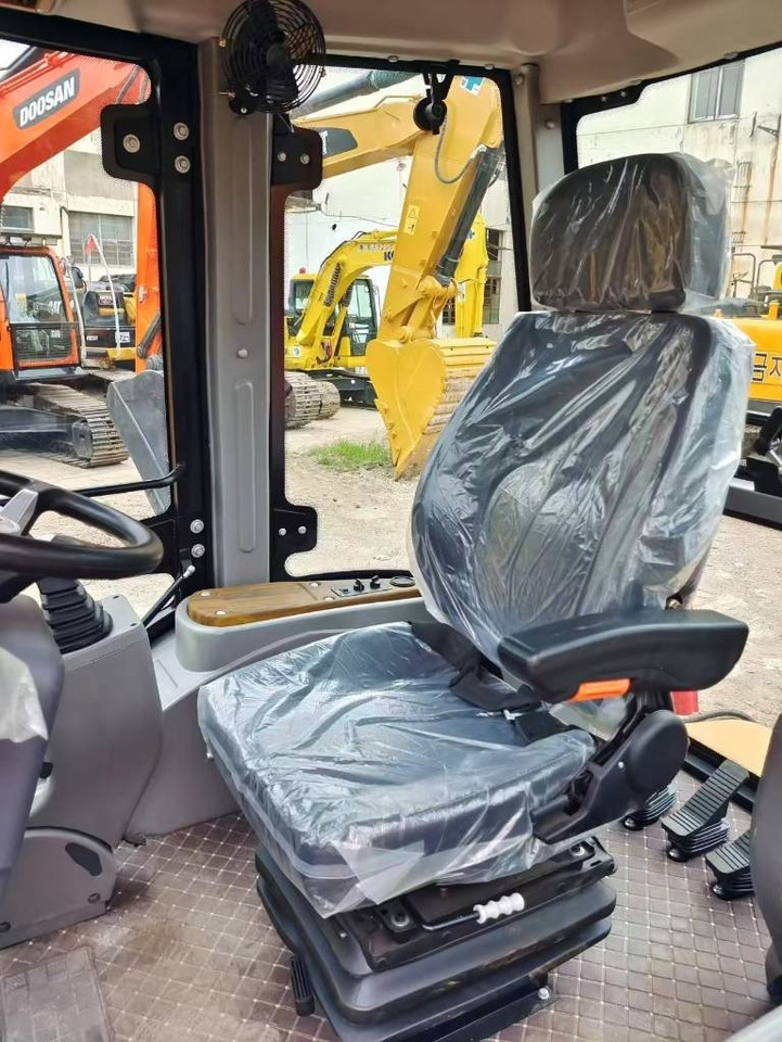 CAT 420 F 100% Brand new machine - حفار متعدد الاستخدام: صور 2 CAT 420 F 100% Brand new machine - حفار متعدد الاستخدام: صور 2