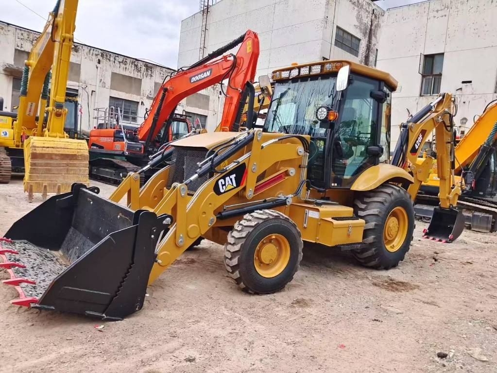 CAT 420 F 100% brand new machine - حفار متعدد الاستخدام: صور 1 CAT 420 F 100% brand new machine - حفار متعدد الاستخدام: صور 1