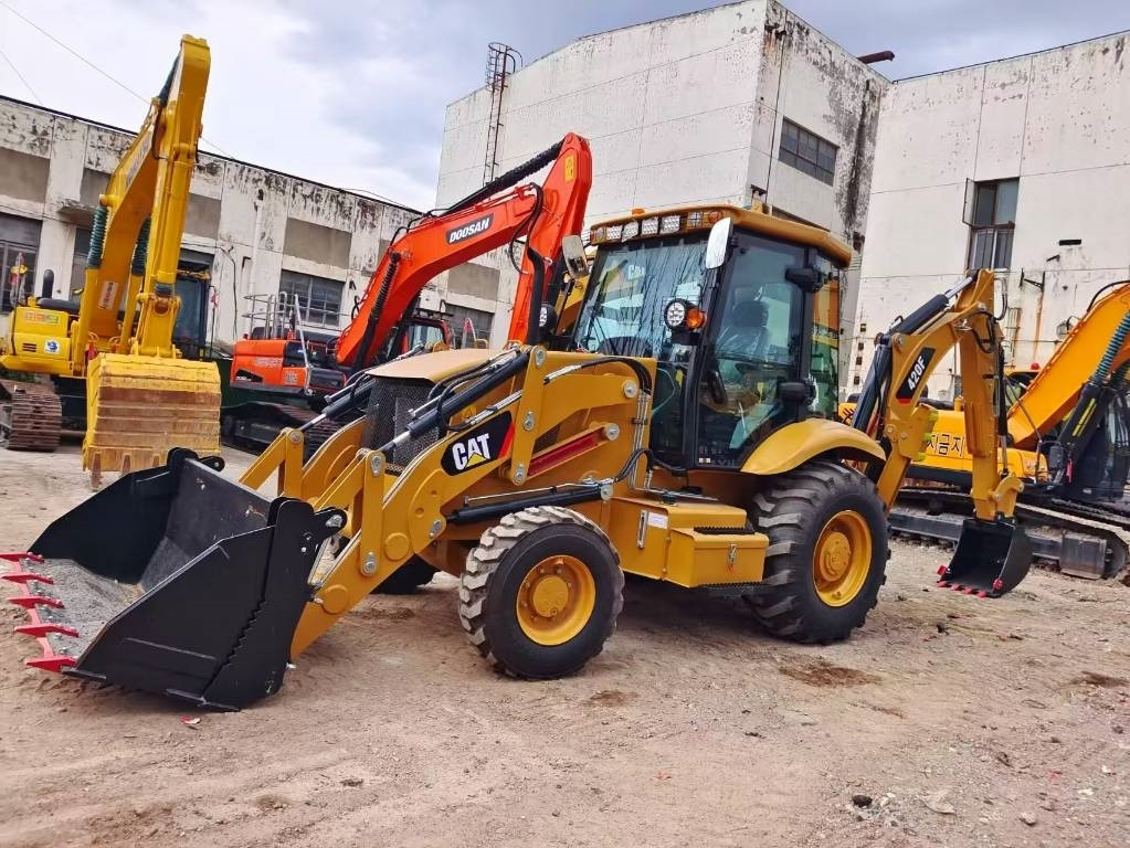 CAT 420 F BRAND NEW MACHINE - حفار متعدد الاستخدام: صور 3 CAT 420 F BRAND NEW MACHINE - حفار متعدد الاستخدام: صور 3