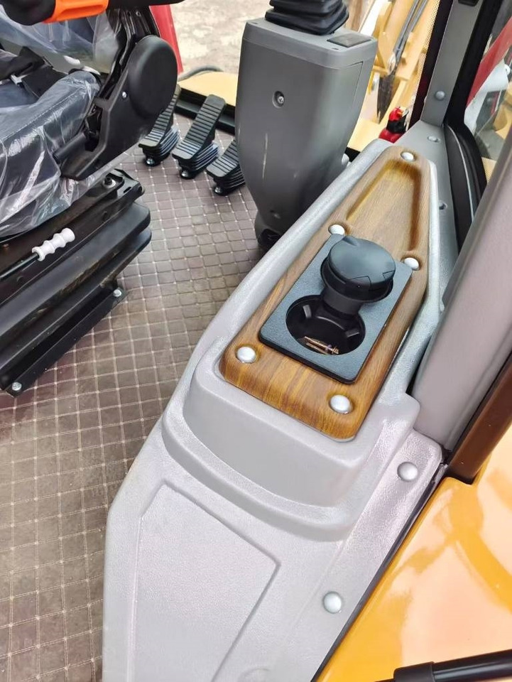 CAT 420 F Brand new machines - حفار متعدد الاستخدام: صور 2 CAT 420 F Brand new machines - حفار متعدد الاستخدام: صور 2