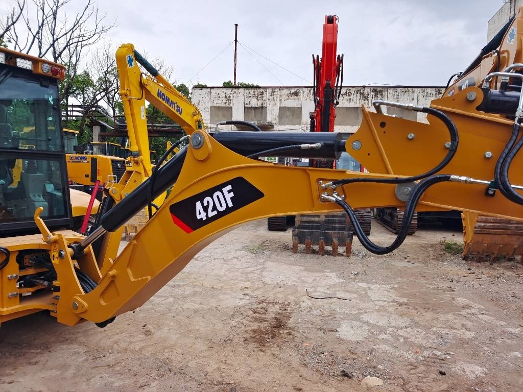 CAT 420 F - حفار متعدد الاستخدام: صور 3 CAT 420 F - حفار متعدد الاستخدام: صور 3