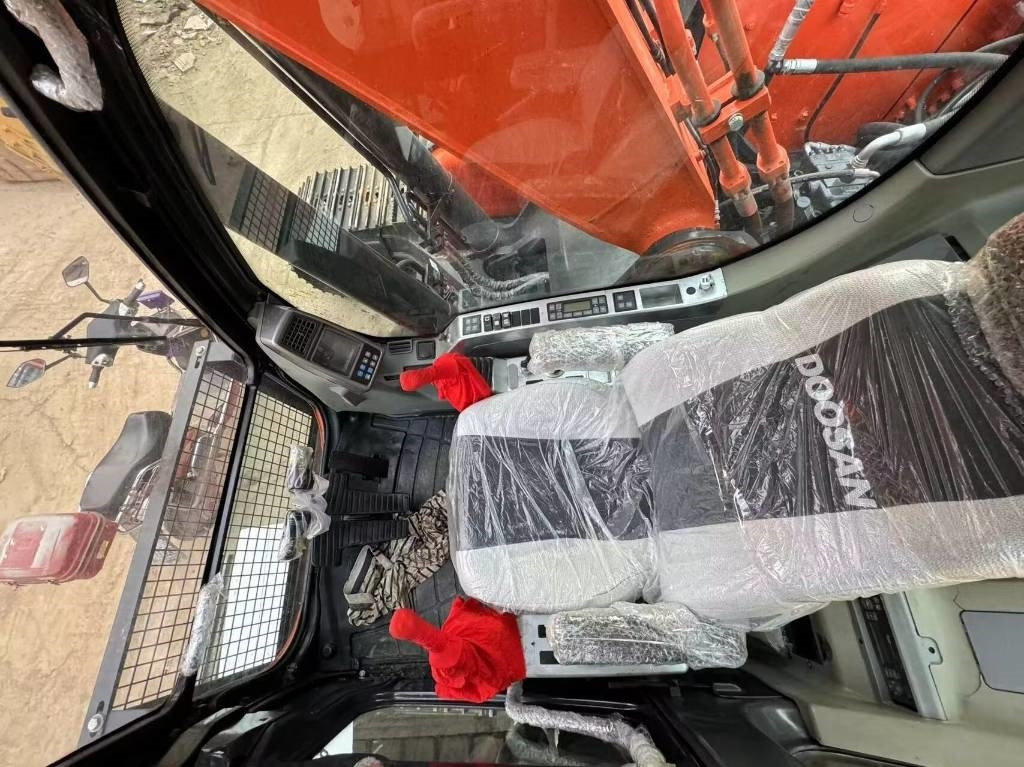 Doosan DX 300 - حفارات زحافة: صور 4 Doosan DX 300 - حفارات زحافة: صور 4