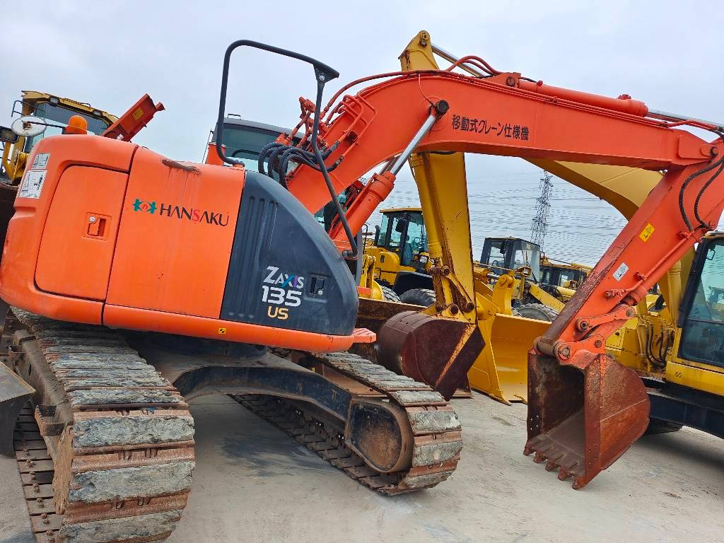 Hitachi ZX 135 US - حفارات زحافة: صور 1 Hitachi ZX 135 US - حفارات زحافة: صور 1
