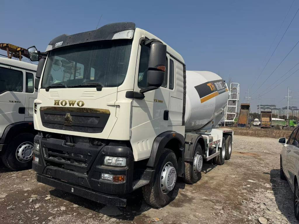 Howo 100% New and used - شاحنة صهريج: صور 1 Howo 100% New and used - شاحنة صهريج: صور 1