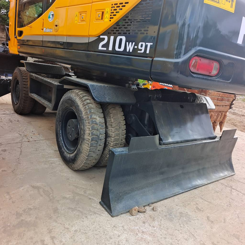 Hyundai 210W-9 - حفارة على عجلات: صور 2 Hyundai 210W-9 - حفارة على عجلات: صور 2