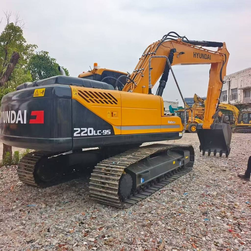 Hyundai 220 LC-9S - حفارات زحافة: صور 1 Hyundai 220 LC-9S - حفارات زحافة: صور 1