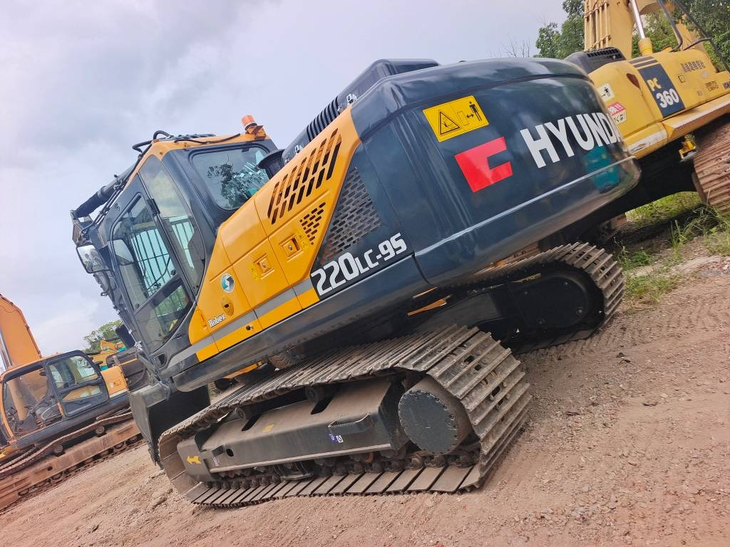 Hyundai 220LC-9S - حفارات زحافة: صور 1 Hyundai 220LC-9S - حفارات زحافة: صور 1