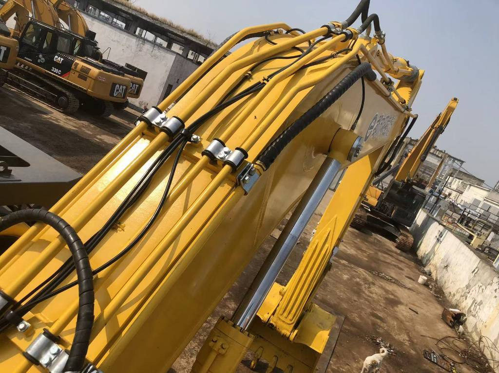 حفارات زحافة Komatsu PC 220-8: صور 15