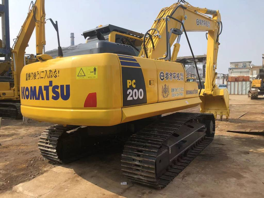 Komatsu PC 220-8 - حفارات زحافة: صور 2 Komatsu PC 220-8 - حفارات زحافة: صور 2