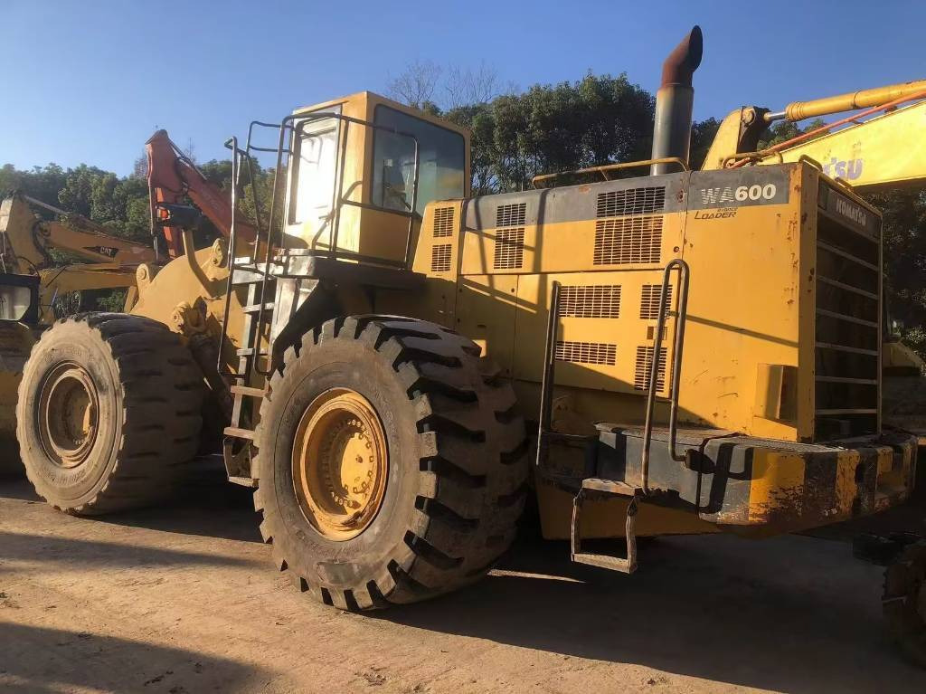 Komatsu WA 600-3 - اللودر بعجل: صور 1 Komatsu WA 600-3 - اللودر بعجل: صور 1