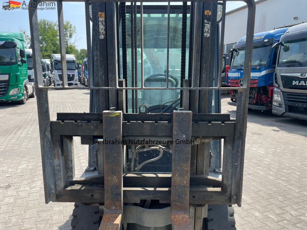 Doosan D30S-7 3000 kg Tragkraft Guter Zustand - رافعة شوكية ديزل: صور 2 Doosan D30S-7 3000 kg Tragkraft Guter Zustand - رافعة شوكية ديزل: صور 2