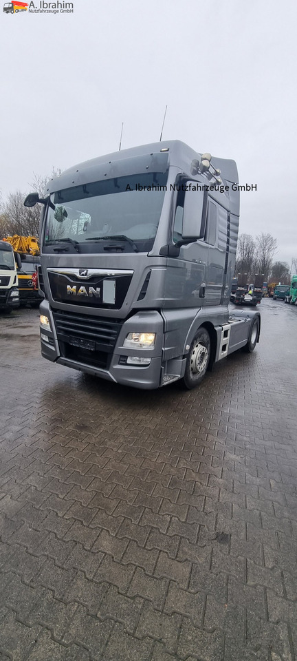 MAN 18.500 TGX Retarder, 2x Tank, Motorschaden !! - شاحنة جرار: صور 1 MAN 18.500 TGX Retarder, 2x Tank, Motorschaden !! - شاحنة جرار: صور 1