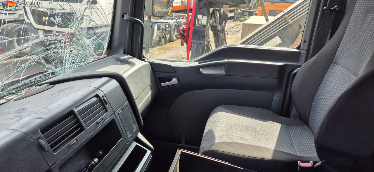 MAN TGL 8.150 4X2 BL Unfallschaden bedingt fahrbereit, Motor ok - الشاحنات الصغيرة: صور 2 MAN TGL 8.150 4X2 BL Unfallschaden bedingt fahrbereit, Motor ok - الشاحنات الصغيرة: صور 2