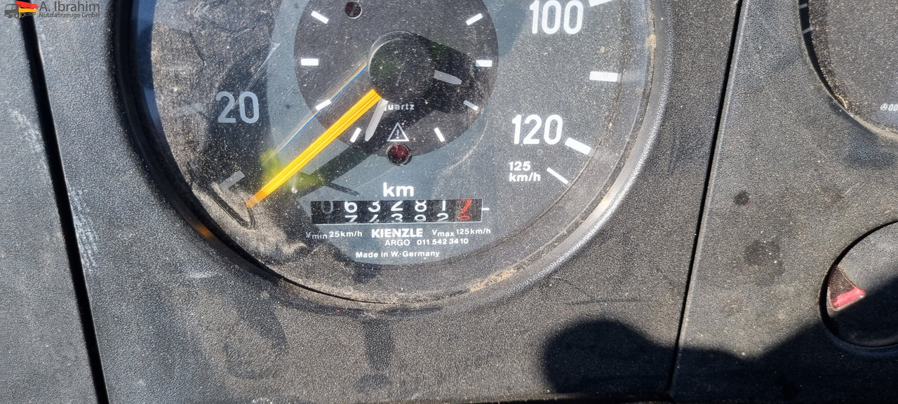 Mercedes-Benz 1722 Dachdeckerkran Cormach 30000 TECH, - شاحنة كرين, شاحنات مسطحة: صور 3 Mercedes-Benz 1722 Dachdeckerkran Cormach 30000 TECH, - شاحنة كرين, شاحنات مسطحة: صور 3