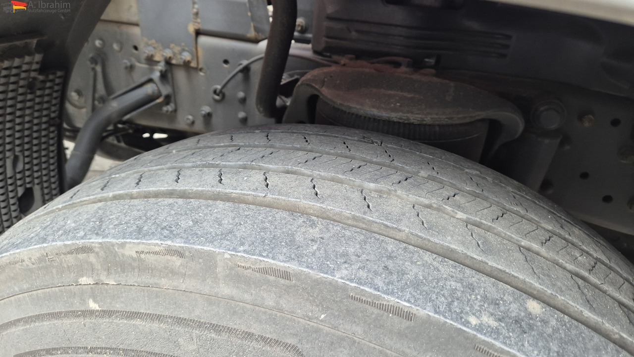 Mercedes-Benz 1833 HIAB Kran, Funk FB Scheckheft gepflegt bei Mercedes - شاحنات مسطحة, شاحنة كرين: صور 3 Mercedes-Benz 1833 HIAB Kran, Funk FB Scheckheft gepflegt bei Mercedes - شاحنات مسطحة, شاحنة كرين: صور 3