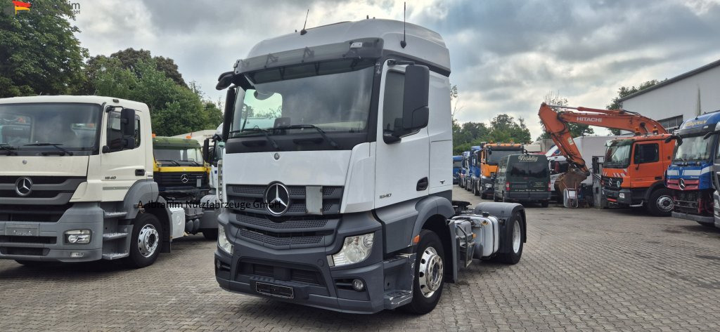 Mercedes-Benz 1840 Kipp- Schubbodenhydraulik - شاحنة جرار: صور 1 Mercedes-Benz 1840 Kipp- Schubbodenhydraulik - شاحنة جرار: صور 1