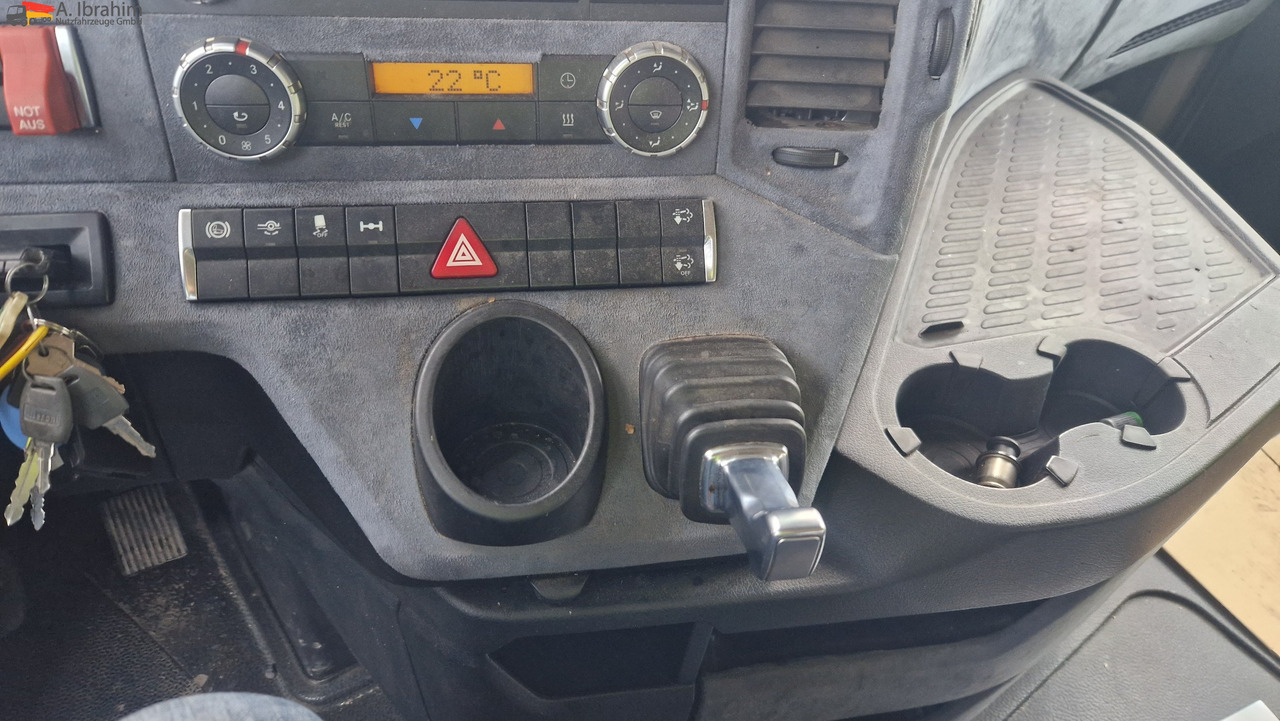 Mercedes-Benz 1845 Kipphydraulik - شاحنة جرار: صور 4 Mercedes-Benz 1845 Kipphydraulik - شاحنة جرار: صور 4