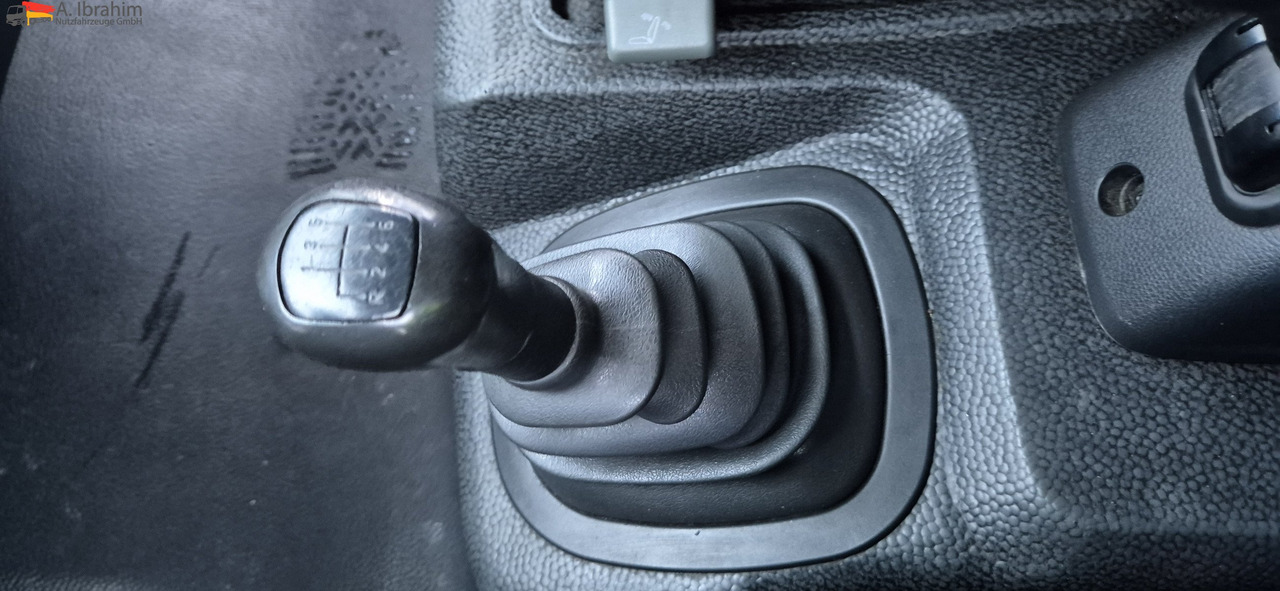 Mercedes-Benz 816L LBW, Blatt gefedert - الشاحنات الصغيرة صندوق مغلق: صور 3 Mercedes-Benz 816L LBW, Blatt gefedert - الشاحنات الصغيرة صندوق مغلق: صور 3