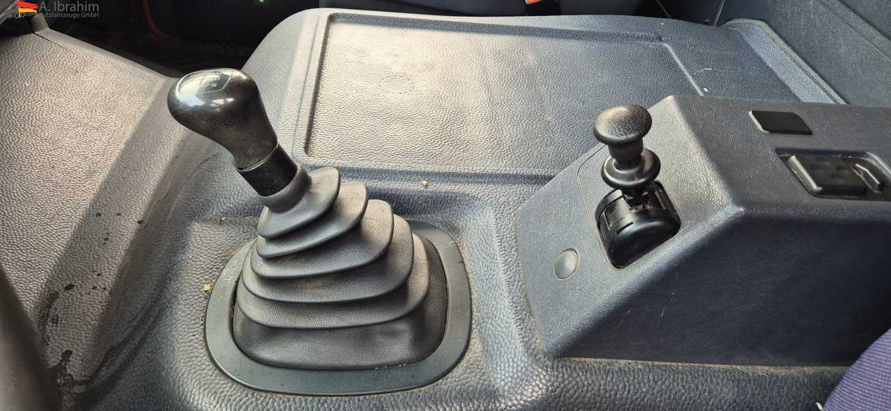 Mercedes-Benz 823 LBW | Radstand 4900 mm | 7.2 m Pritsche Klima | 3 Pedals - الشاحنات الصغيرة ستائر: صور 3 Mercedes-Benz 823 LBW | Radstand 4900 mm | 7.2 m Pritsche Klima | 3 Pedals - الشاحنات الصغيرة ستائر: صور 3