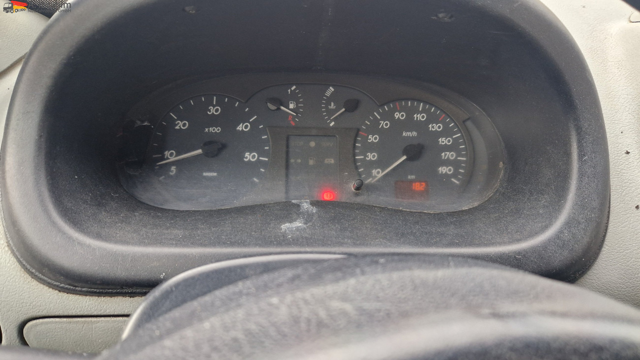 Renault 52AF, zwillingsbereift 2.8 nicht neu, aber läuft, - فان: صور 2 Renault 52AF, zwillingsbereift 2.8 nicht neu, aber läuft, - فان: صور 2