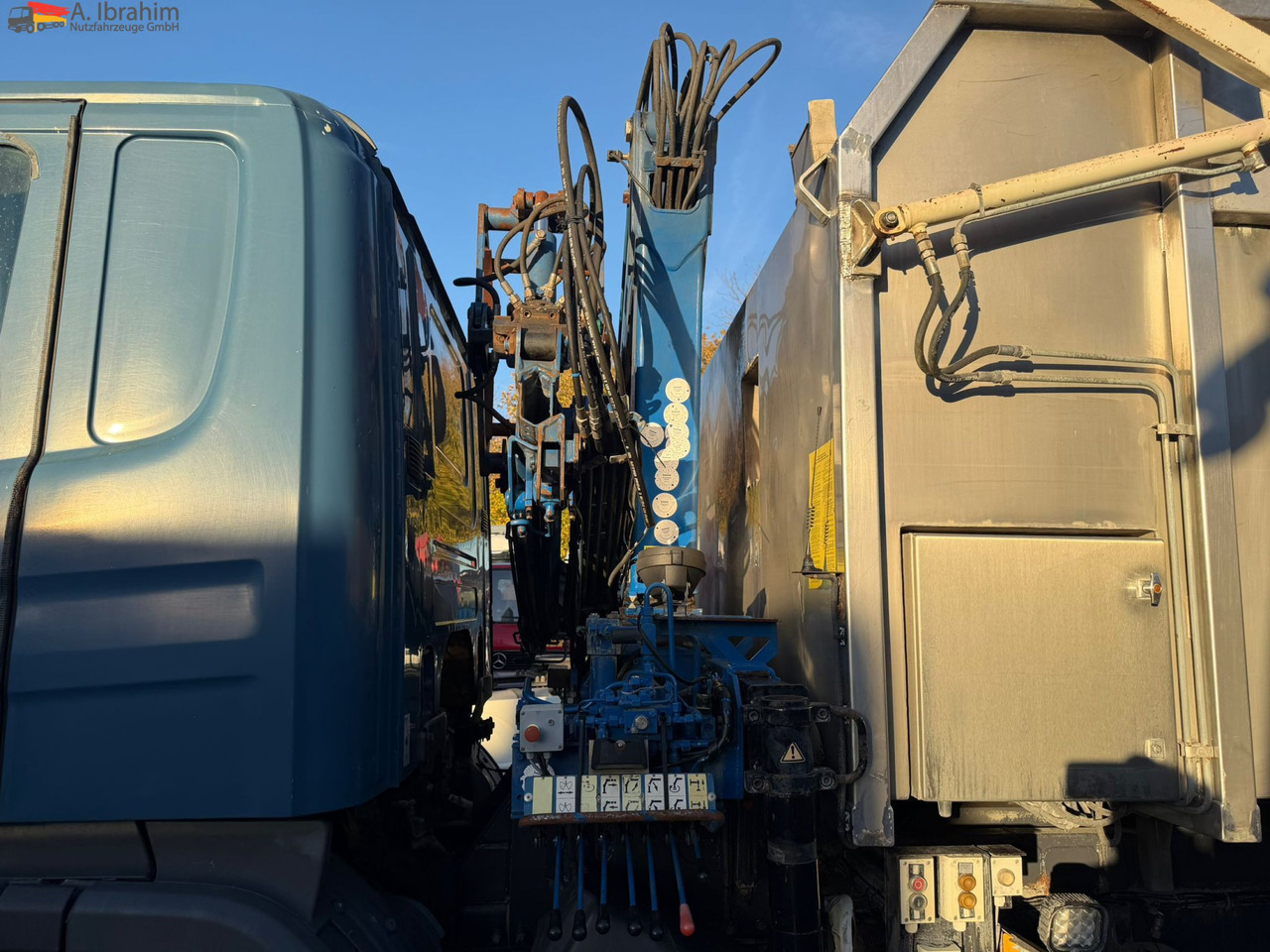 Scania B4X2 Edelstahlkipper für Tierkörperbeseitigung Kran MKG - شاحنة القمامة: صور 4 Scania B4X2 Edelstahlkipper für Tierkörperbeseitigung Kran MKG - شاحنة القمامة: صور 4