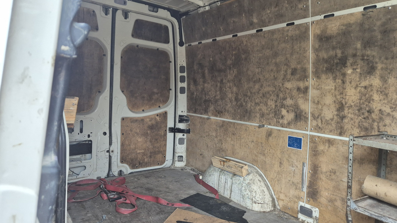 VW Crafter 2.5 Diesel Rost ja, technisch super, HU neu 01 2025 - فان: صور 5 VW Crafter 2.5 Diesel Rost ja, technisch super, HU neu 01 2025 - فان: صور 5