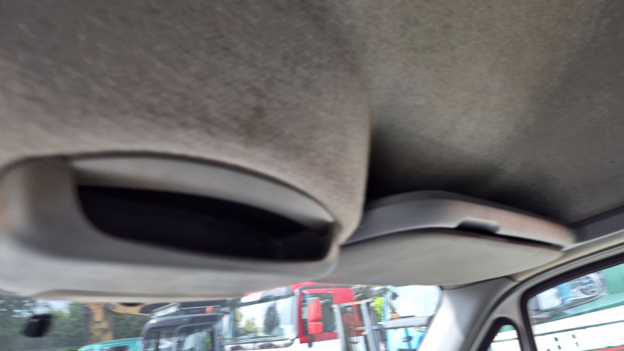 VW Crafter 2.5 Diesel Rost ja, technisch super, HU neu 01 2025 - فان: صور 2 VW Crafter 2.5 Diesel Rost ja, technisch super, HU neu 01 2025 - فان: صور 2